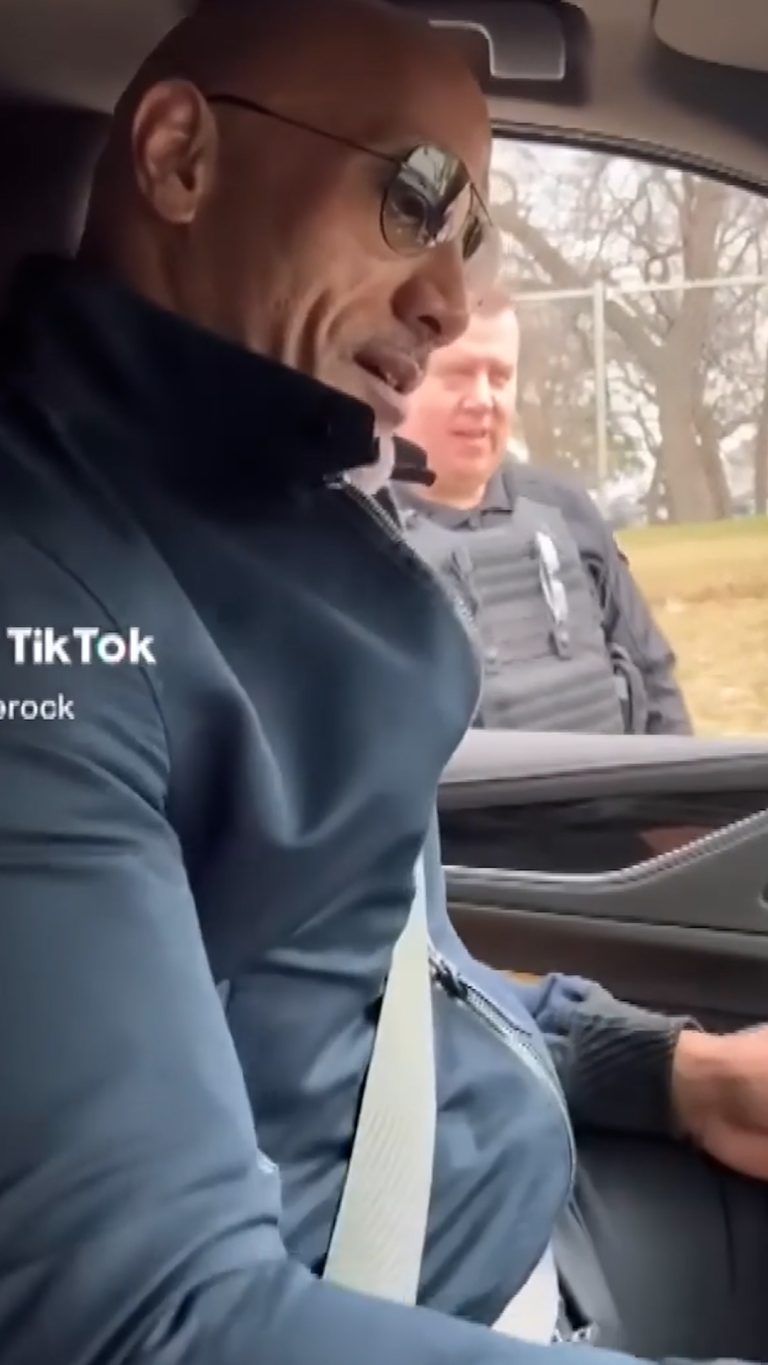 snaptik_7530958327329623351.00_00_27_05.Still008