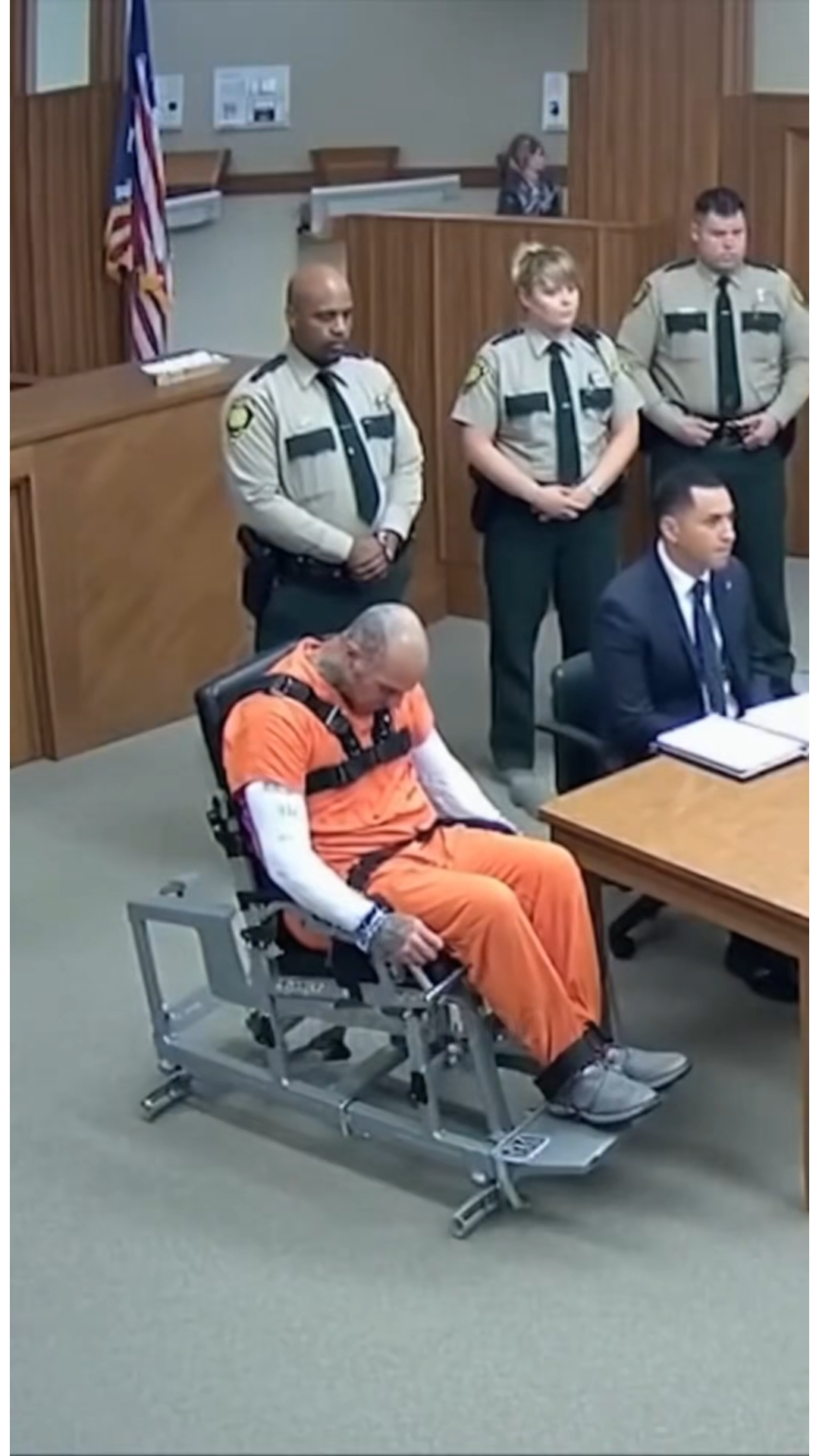 SnapTik-dot-Kim-9f80a5fe2c8613dc56b3839214fae942.00_31_34_18.Still002