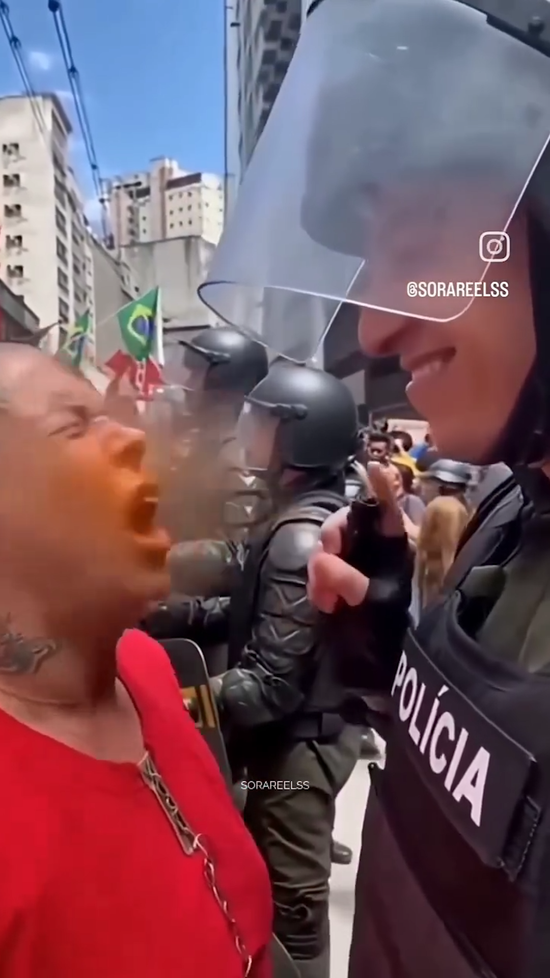 SnapTik-dot-Kim-9f80a5fe2c8613dc56b3839214fae942.00_52_14_21.Still025