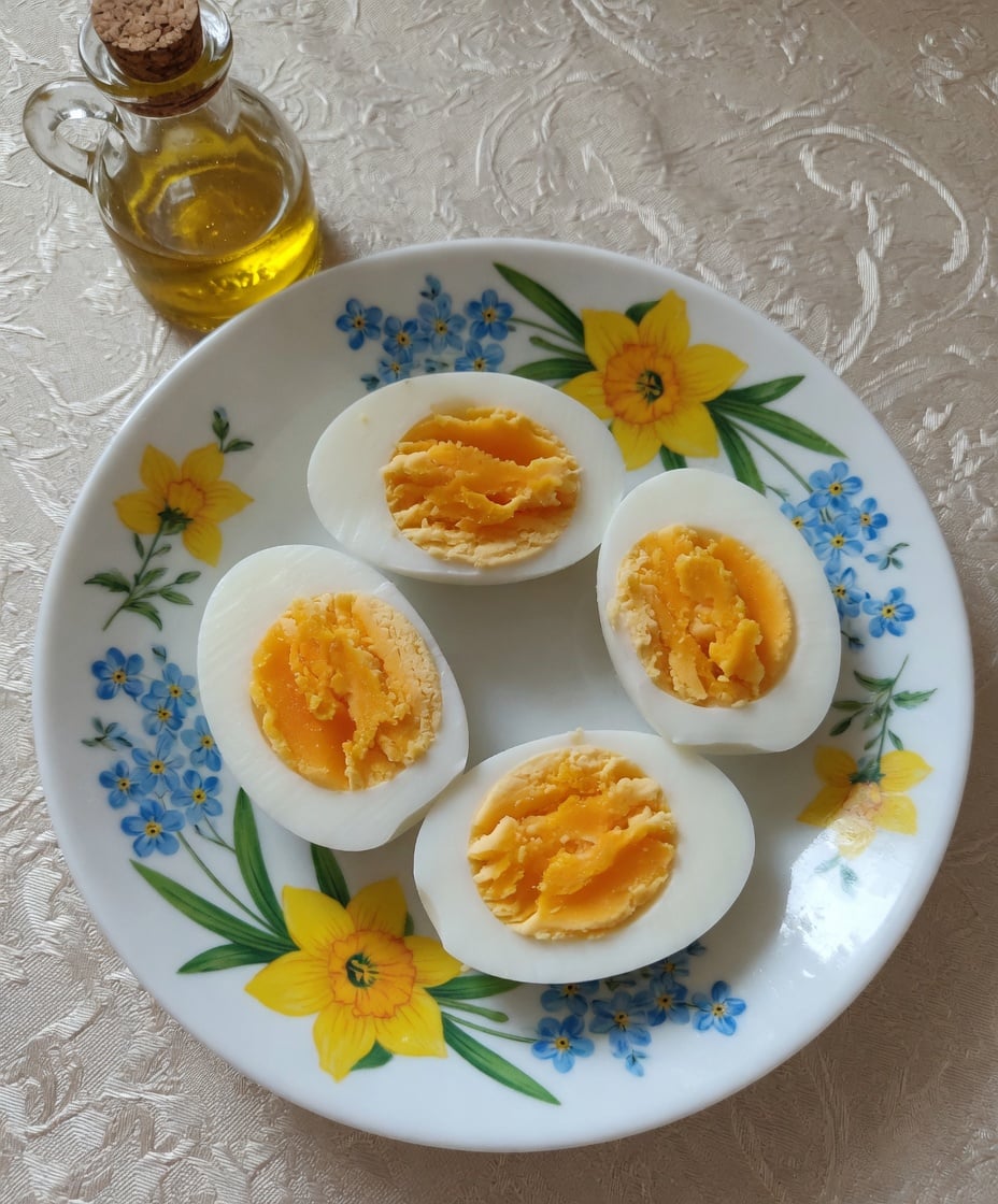 Doctors reveal that eating boiled eggs in the morning causes …. See more