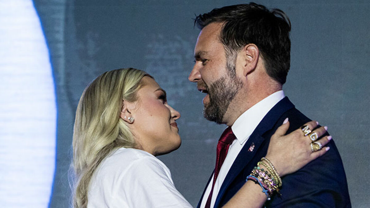 25 Minutes Ago in Washington, Erika Kirk and J.D. Vance Broke Their Silence With a Major Announcement… See More